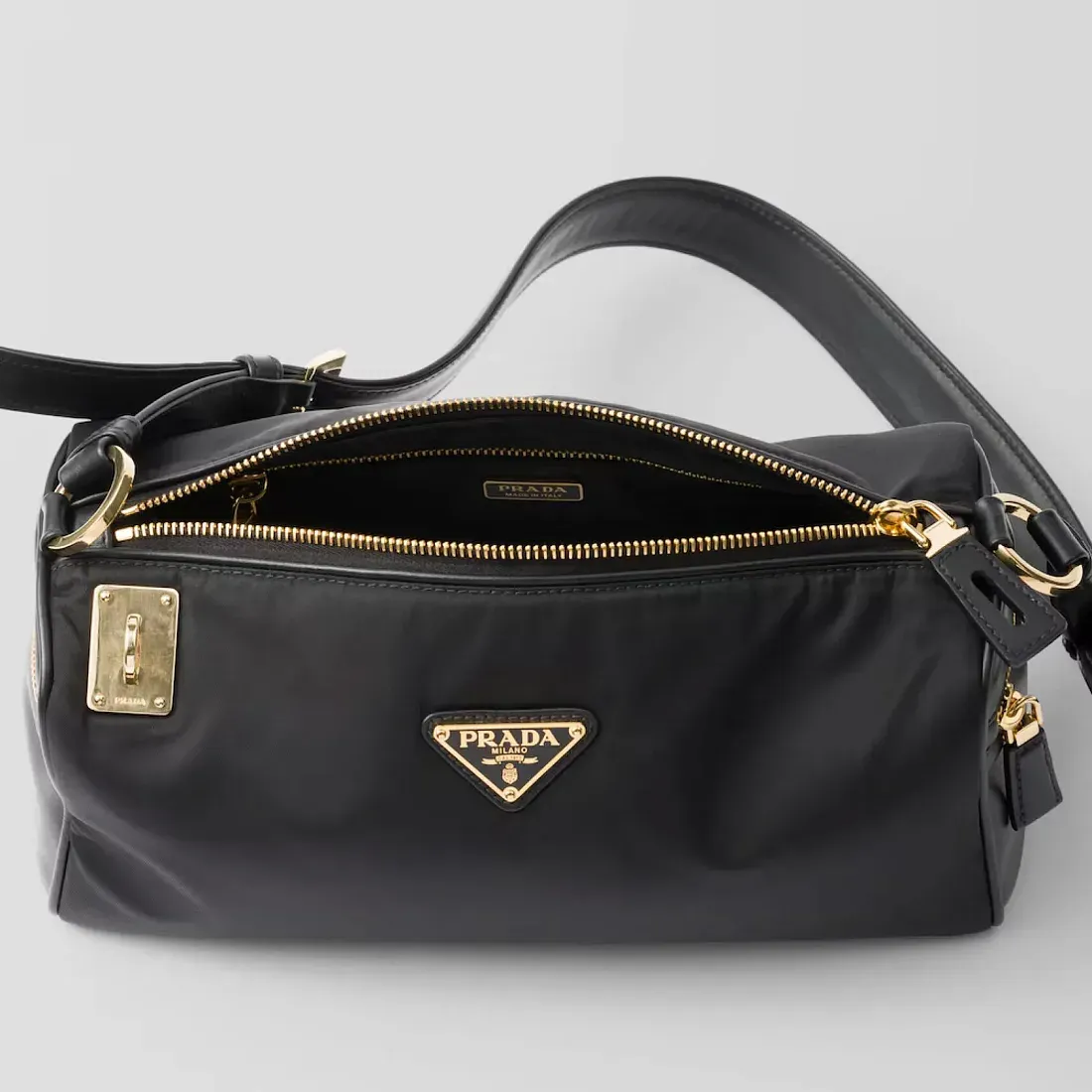 Prada Средняя сумка через плечо из Re-Nylon и кожи с замком - фото 5