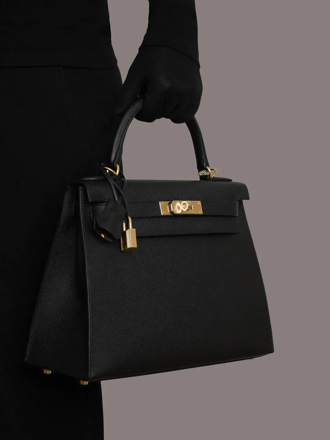 Hermès Сумка Kelly 28 Black Epsom Gold Hardware - фото 2