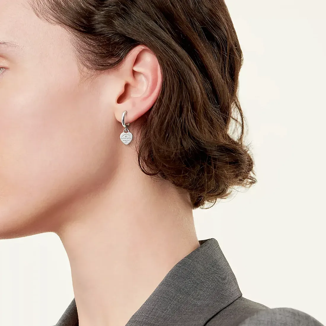 Tiffany & Co. Серьги Return to Hoop Mini Earrings in Sterling Silver with Diamonds - фото 2