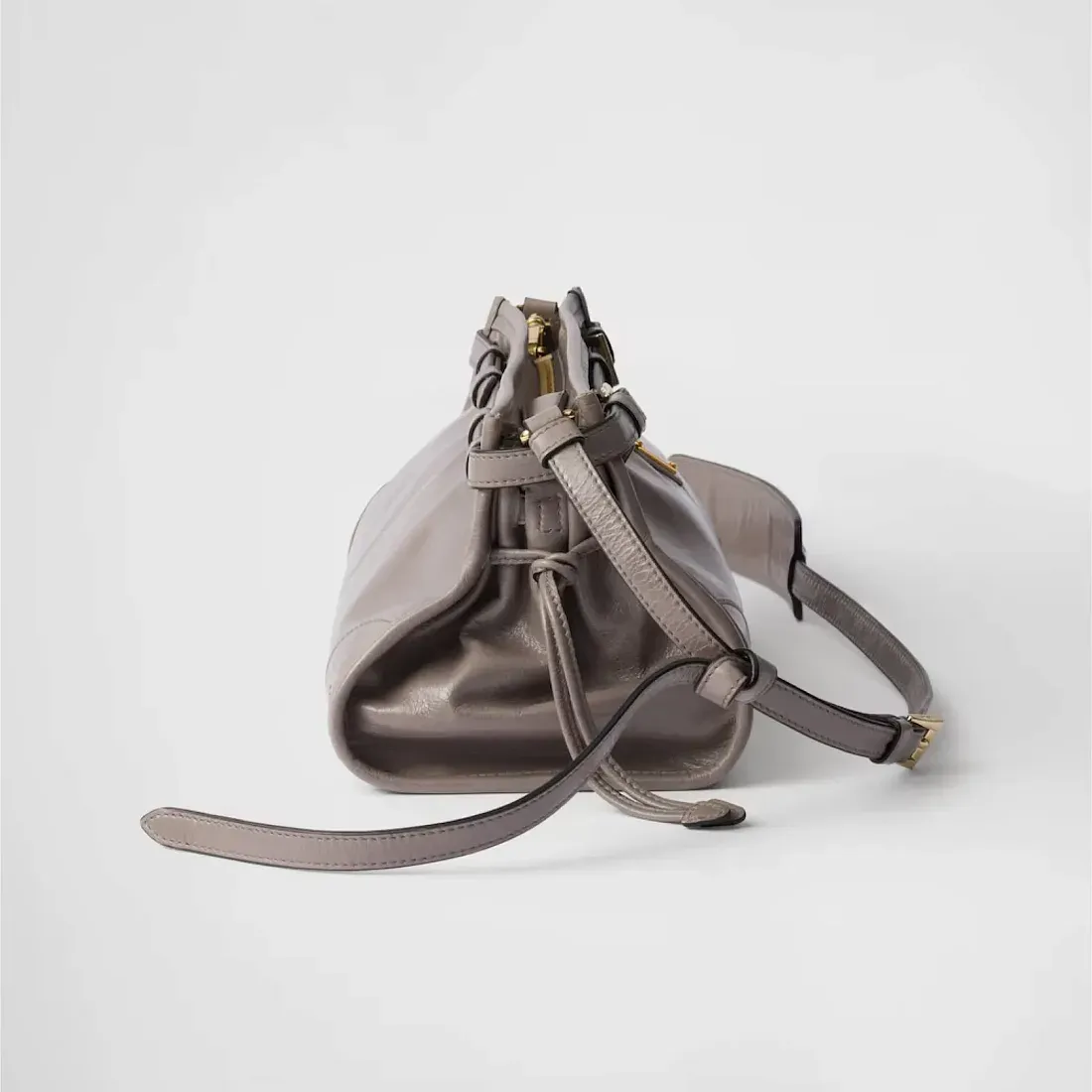 Prada Маленькая кожаная сумка через плечо Pewter - фото 4
