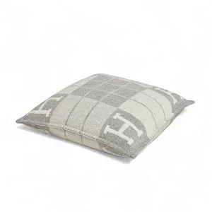 Hermès Подушка Avalon 52 см Ecru Gris Clair - фото 3