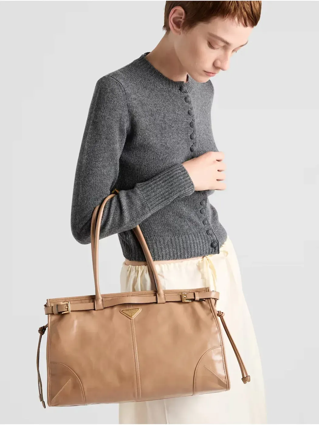 Prada Большая кожаная сумка Pale Pink - фото 2
