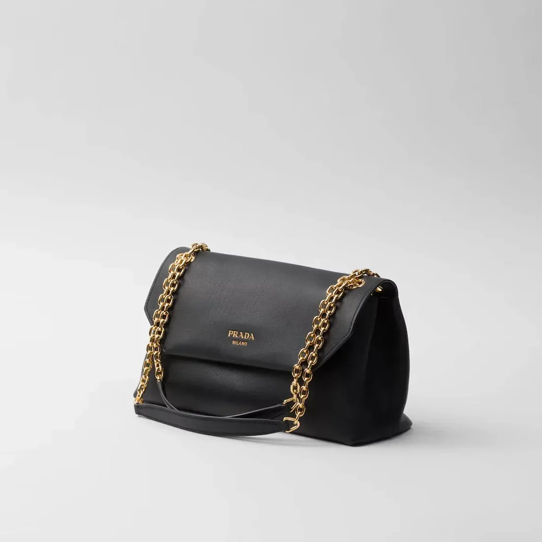 Prada Средняя кожаная сумка через плечо Black - фото 3