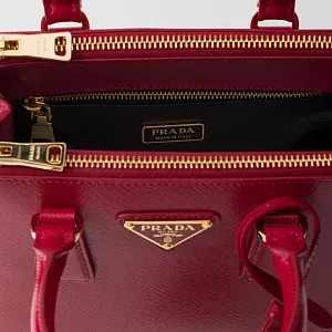 Prada Мини-сумка Galleria из лакированной сафьяновой кожи Cherry Red - фото 5