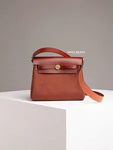 Hermès Сумка Herbag Zip 20 Rouge H Toile Militaire Vache Hunter Gold Hardware - фото 1