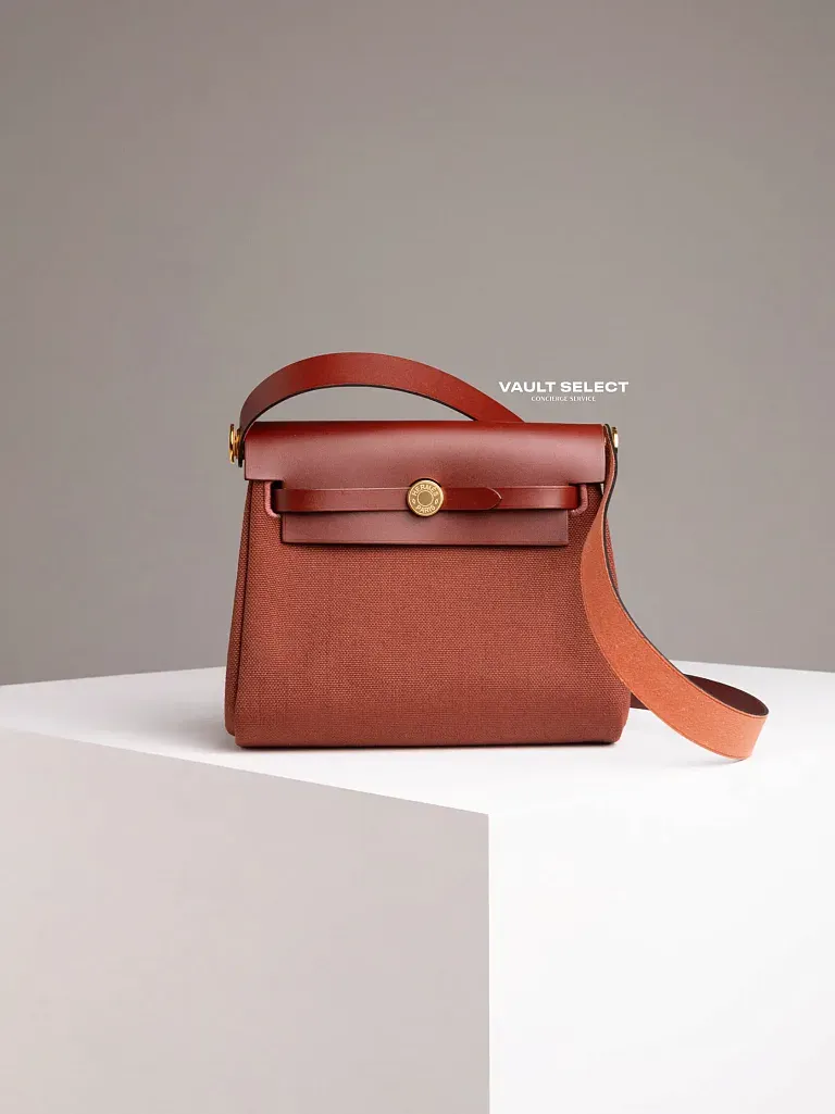 Сумка Hermes Herbag Zip 20 Rouge H Toile Militaire Vache Hunter Gold Hardware - фото 1