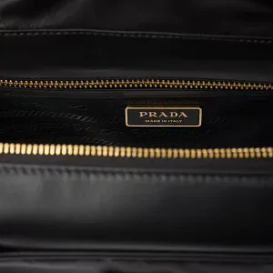Prada Средняя сумка с верхними ручками из материала Re-Nylon и кожи с замком - фото 7