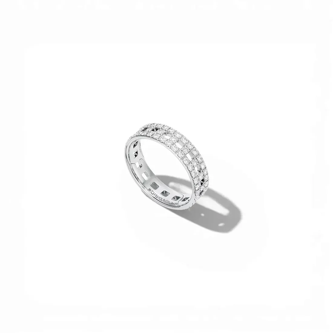 Tiffany & Co. Обручальное кольцо T True Wide Ring in White Gold with Pave Diamonds - фото 3