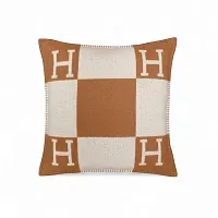 Hermès Подушка Avalon 70 см Ecru / Camel - фото 1
