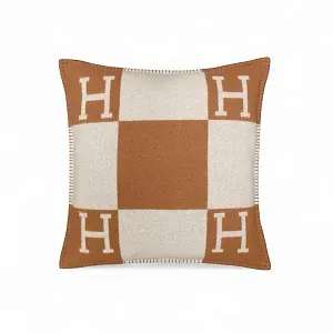 Hermès Подушка Avalon 70 см Ecru / Camel - фото 1