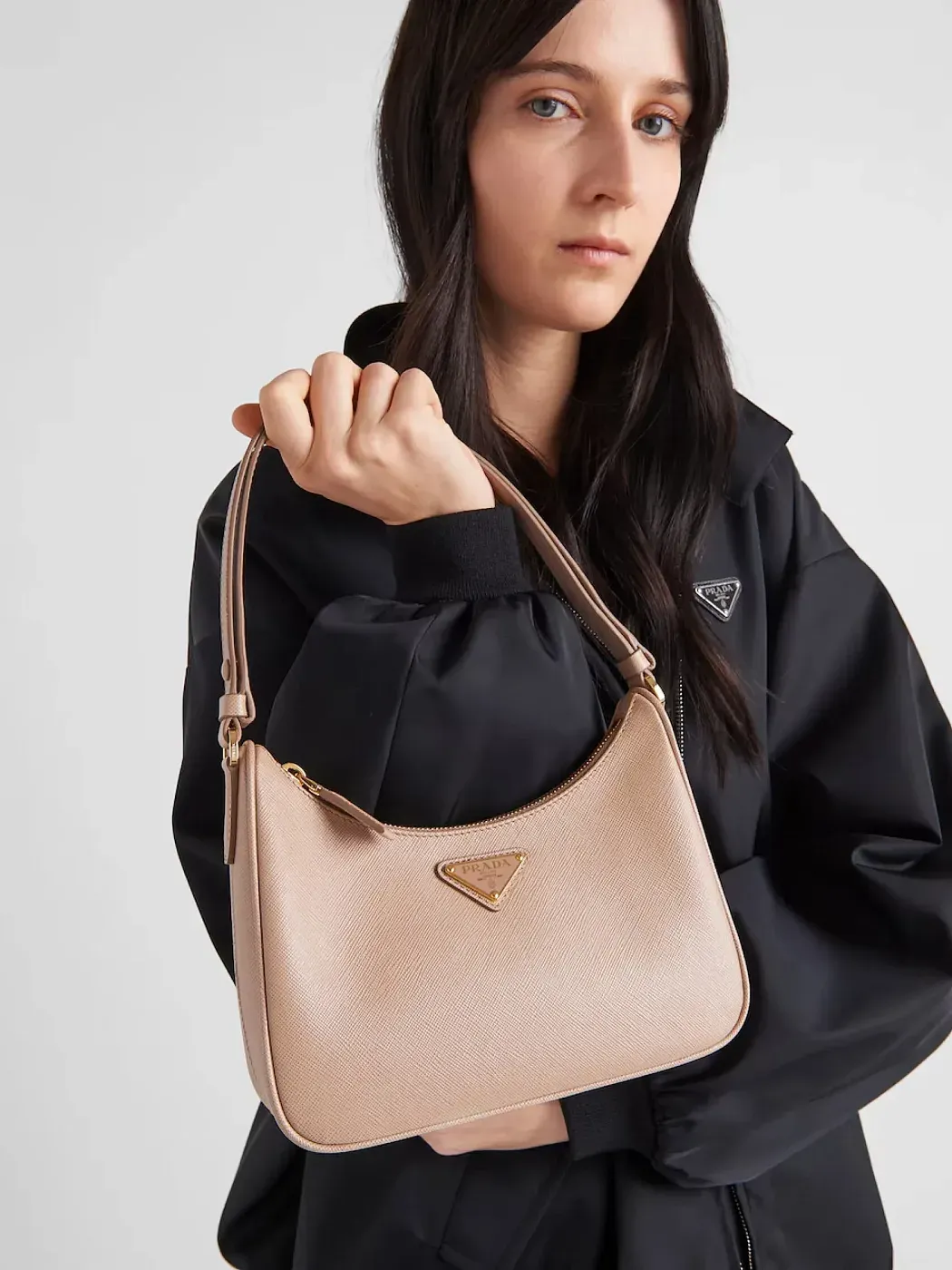 Prada Мини-сумка Re-Edition из сафьяновой кожи Cameo Beige - фото 2