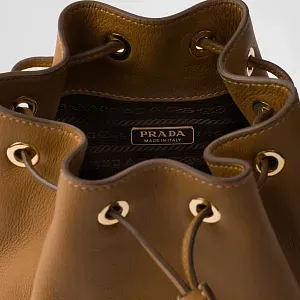 Prada Кожаная мини-сумка Caramel - фото 4