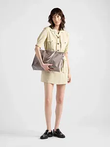 Prada Большая кожаная сумка-тоут Pewter - фото 2