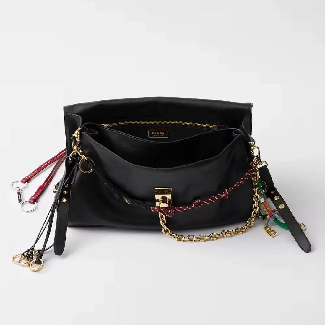 Prada Сумка через плечо Soft Sound из мягкой кожи с подвесками - фото 3