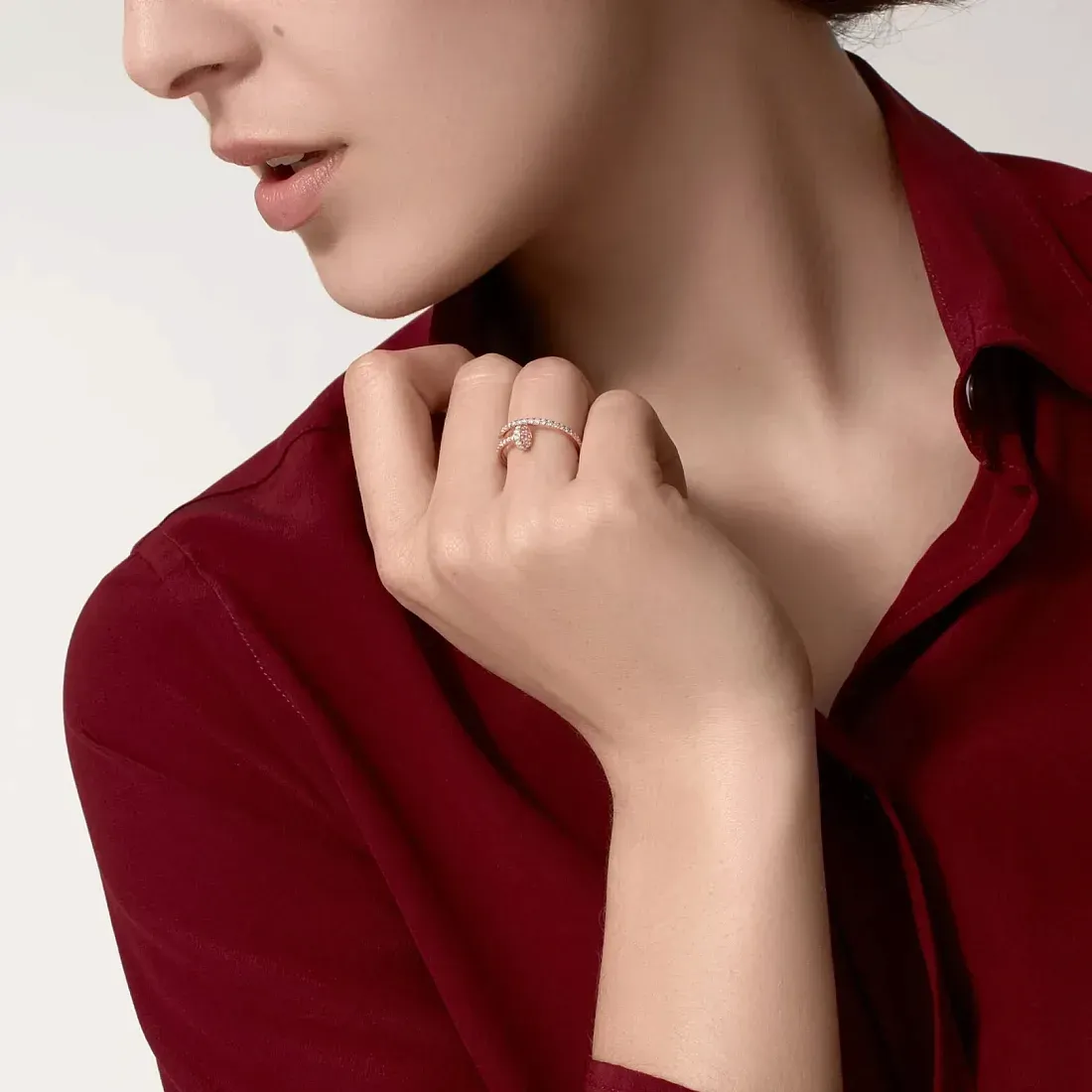 Cartier Кольцо Juste Un Clou маленькая модель с бриллиантовым паве Rose Gold - фото 2