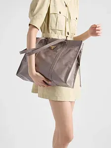 Prada Большая кожаная сумка-тоут Pewter - фото 7