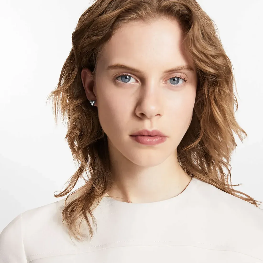 Louis Vuitton Серьги-пусеты Essential V Silver - фото 2