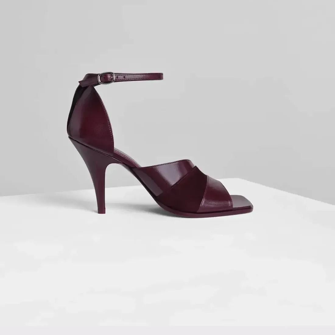 Phoebe Philo Ассиметричные сандалии из черной кожи с каблуком 90 Oxblood - фото 3