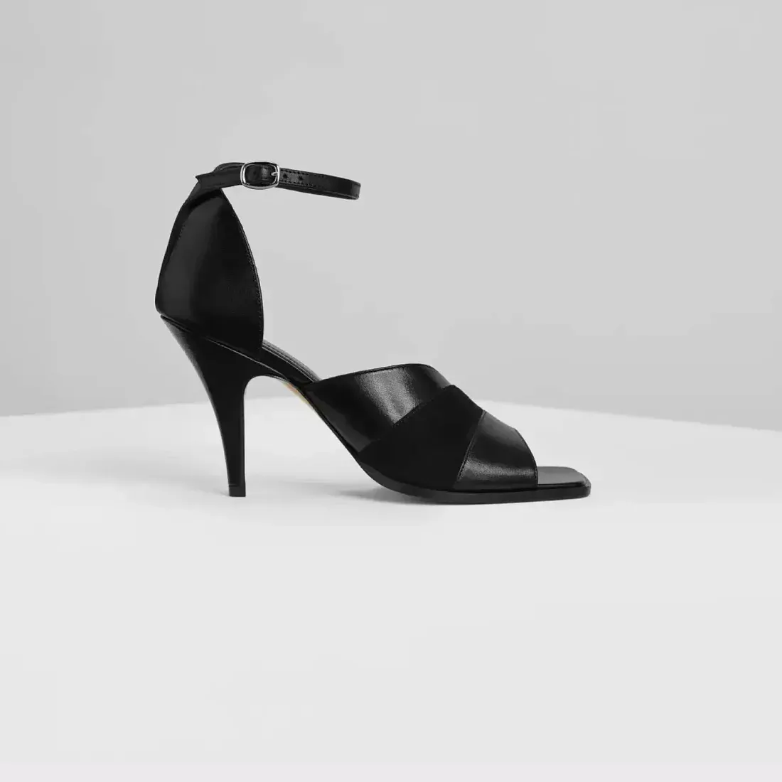 Phoebe Philo Ассиметричные сандалии из черной кожи с каблуком 90 Black - фото 3