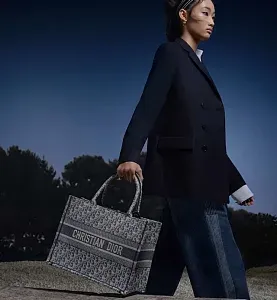 Dior Сумка Book Tote oblique chambray среднего формата - фото 2