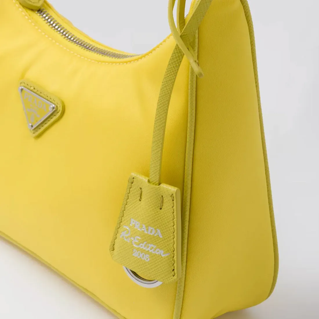 Prada Мини-сумка Re-Edition 2005 из Re-Nylon и сафьяновой кожи Citron Yellow - фото 6