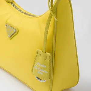Prada Мини-сумка Re-Edition 2005 из Re-Nylon и сафьяновой кожи Citron Yellow - фото 6