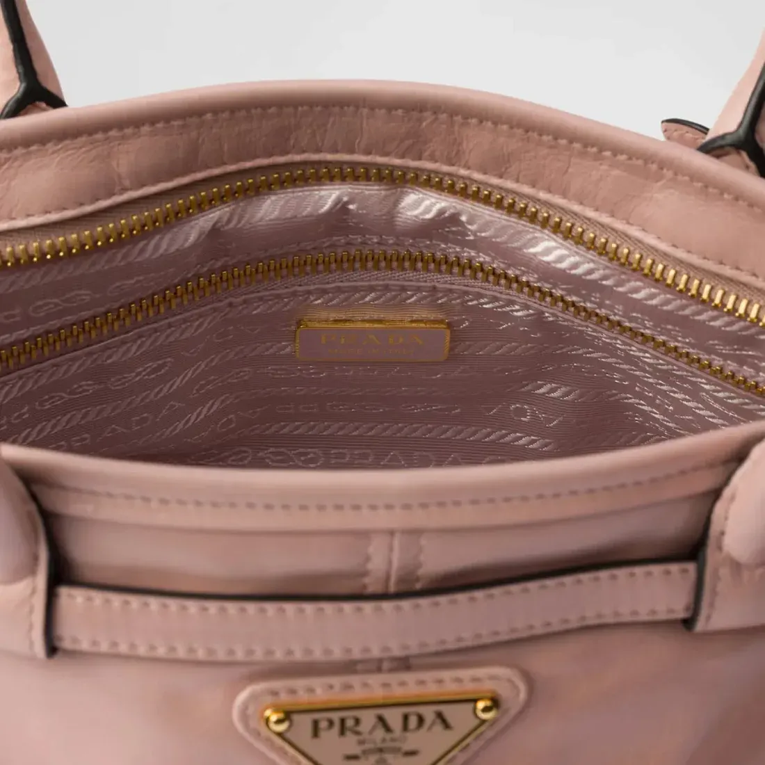 Prada Средняя кожаная сумка Lilli-Of-The-Valley - фото 8