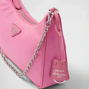 Prada Сумка Re-Edition 2005 из Re-Nylon Begonia Ponk - фото 6