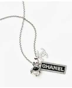 Chanel Длинное колье с подвеской Серебро - фото 1