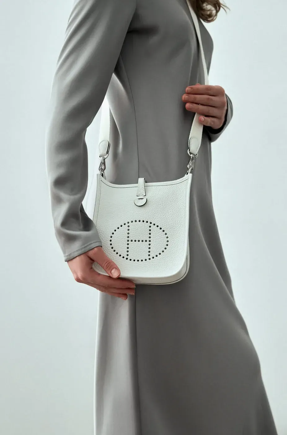 Hermès Сумка Evelyne Mini 16 New White Clemence Palladium Hardware - фото 3