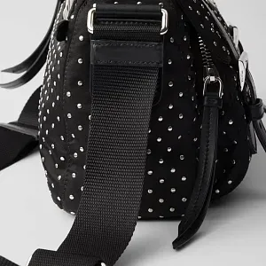 Prada Сумка на плечо из Re-Nylon с заклепками - фото 4