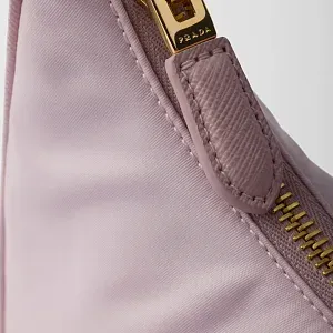 Prada Mини-сумка из Re-Nylon и сафьяновой кожи Re-Edition 2005 Alabaster - фото 6