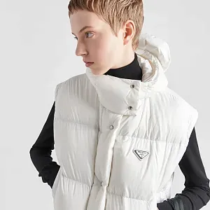 Prada Укороченный пуховик-трансформер из Re-Nylon White - фото 4