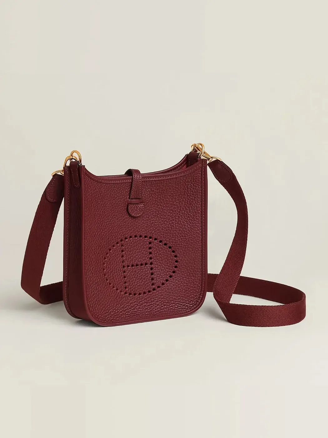 Hermès Сумка Evelyne 16 Rouge H Clemence Gold Hardware - фото 2