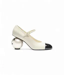 Chanel Кожаные туфли Мэри-Джейн White/Black - фото 1