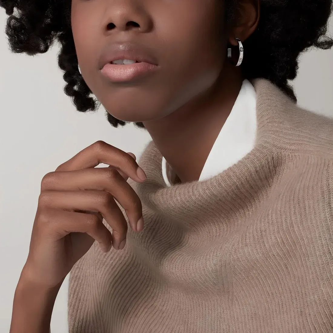 Cartier Серьги Love hoop earrings, medium model, paved, White Gold - фото 3