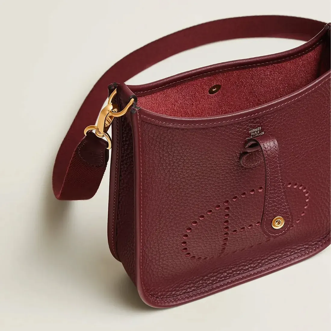 Hermès Сумка Evelyne 16 Rouge H Clemence Gold Hardware - фото 3