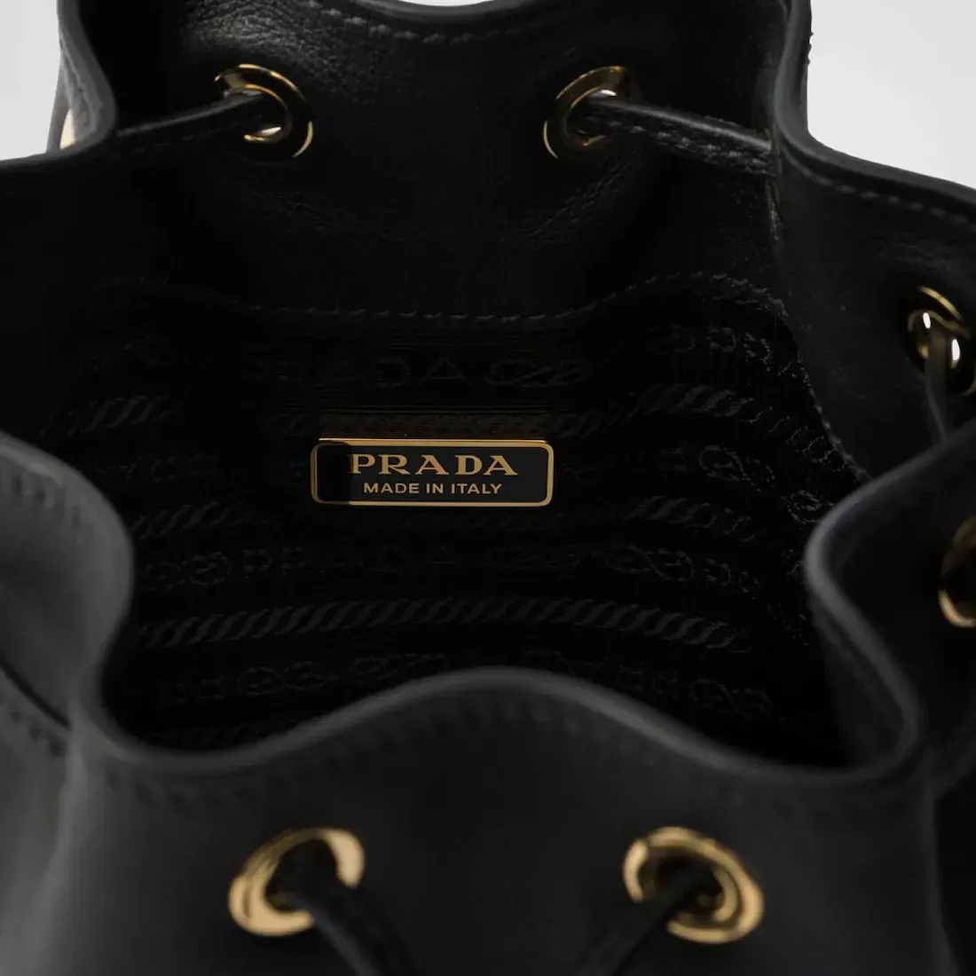 Prada Кожаная мини-сумка Black - фото 6