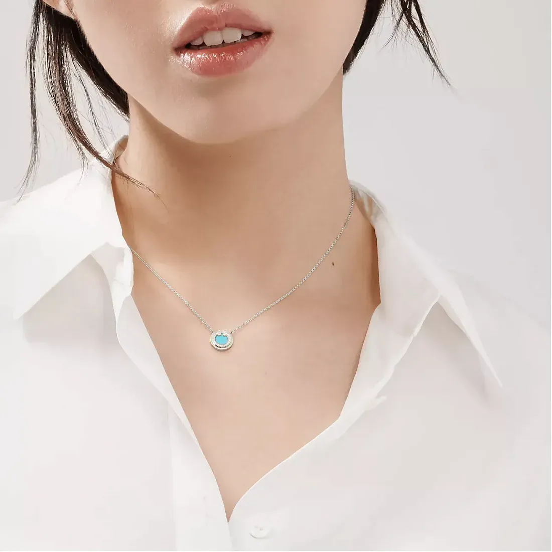 Tiffany & Co. Подвеска T Diamond and Turquoise Circle Pendant in White Gold - фото 2