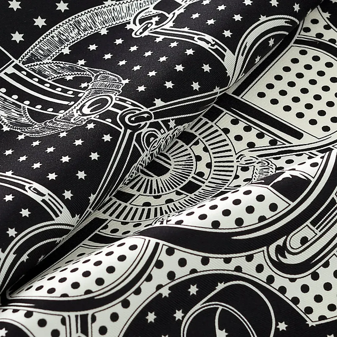 Hermès Шелковая бандана Eperon d'Or 55 Noir / Blanc - фото 3