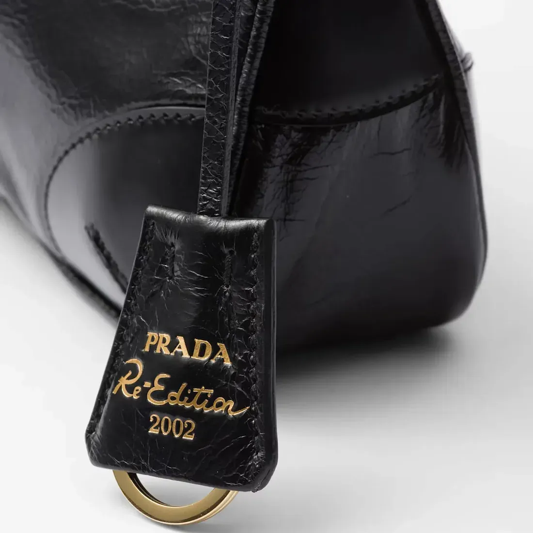 Prada Маленькая кожаная сумка через плечо Re-Edition 2002 Black - фото 6