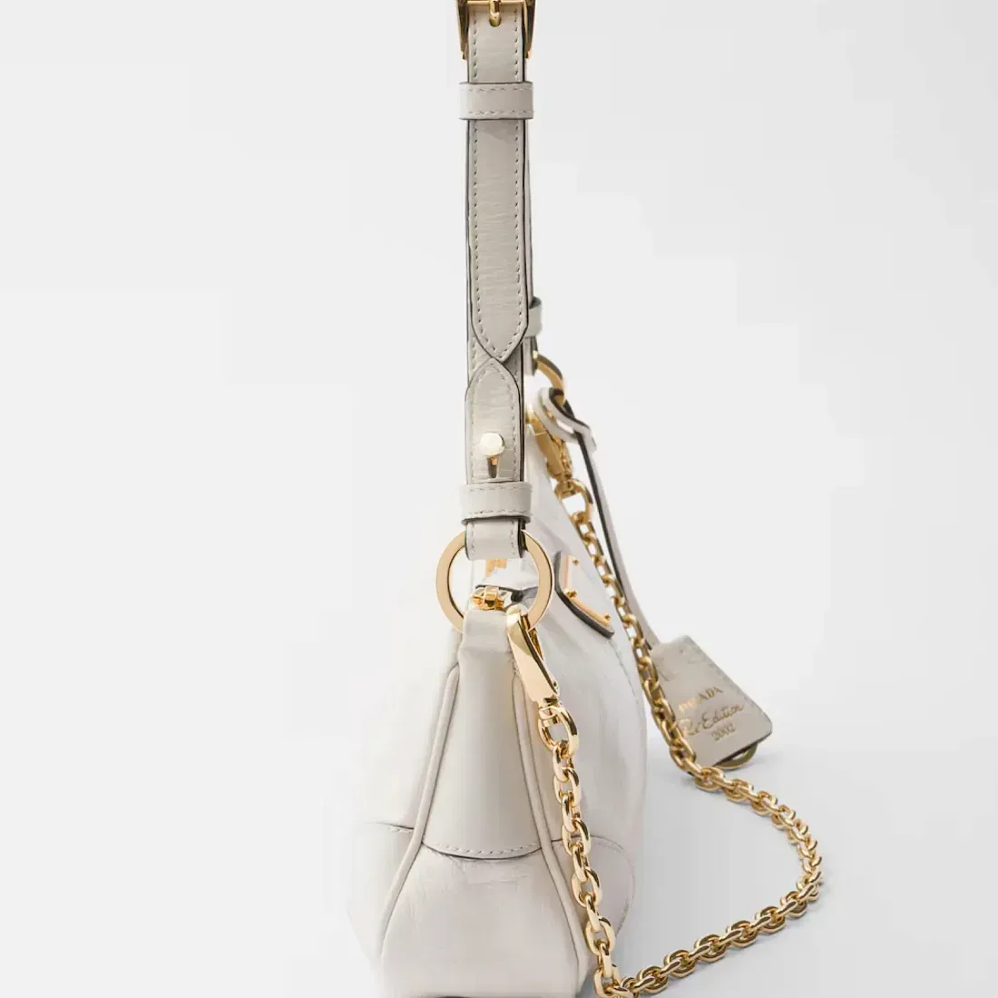 Prada Re-Edition 2002 cредняя кожаная сумка через плечо White - фото 5