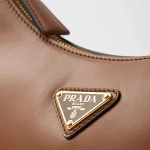 Prada Маленькая кожаная сумка через плечо Arque Cognac - фото 7