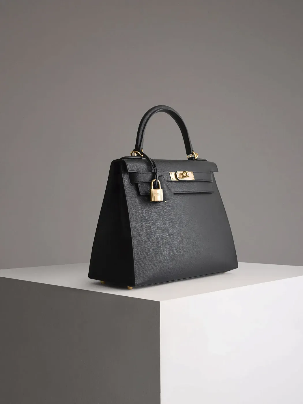 Hermès Сумка Kelly 28 Black Epsom Gold Hardware - фото 5