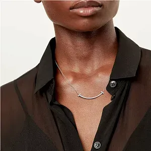 Tiffany & Co. Подвеска T Smile Medium Pendant with Diamonds White Gold - фото 2