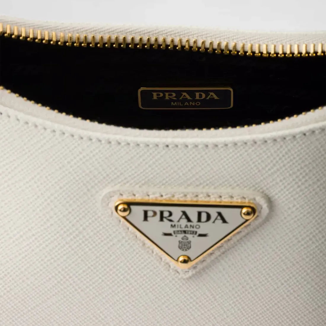 Prada Мини-сумка из сафьяновой кожи Re-Edition White - фото 4