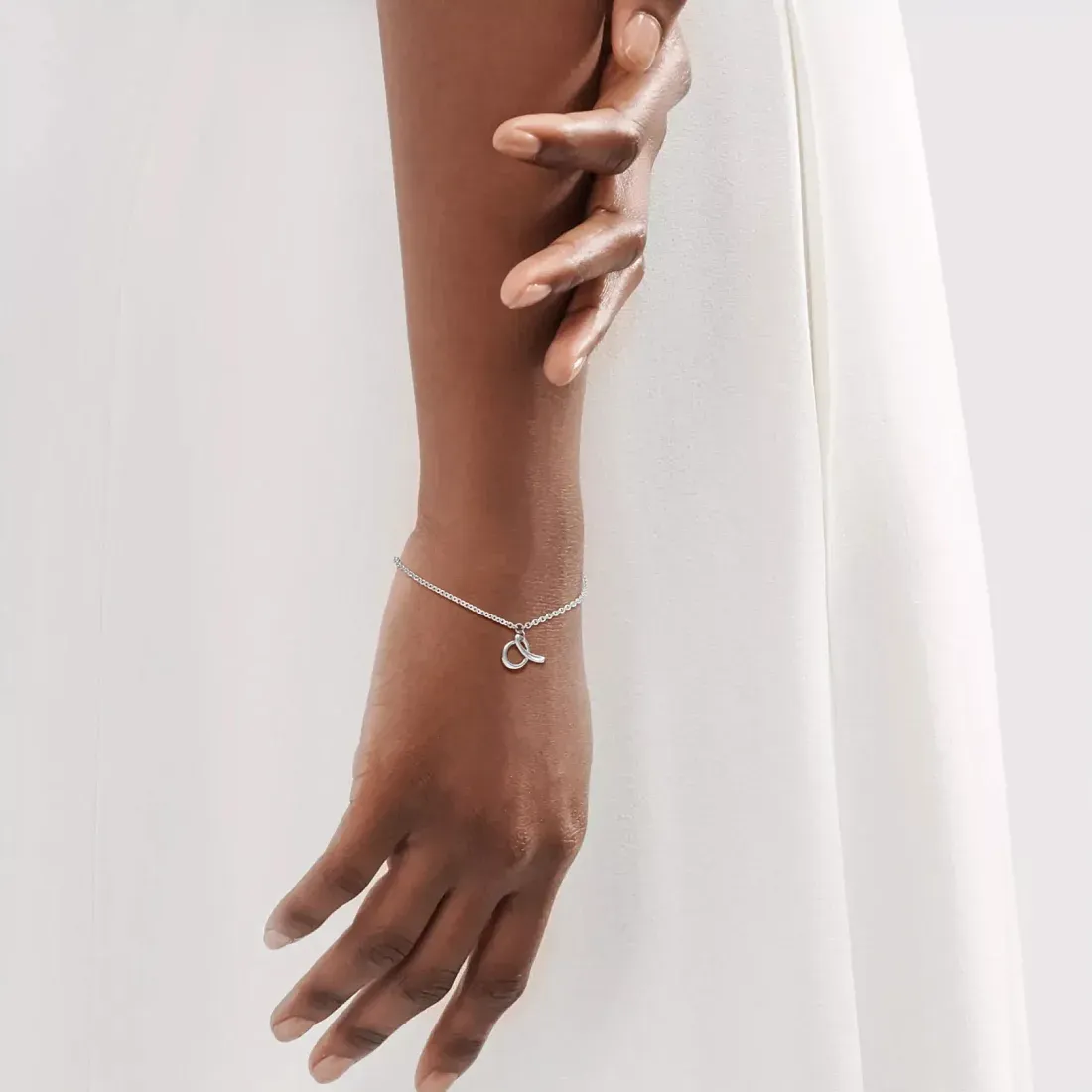 Tiffany & Co. Браслет Mini Silver Alphabet Bracelet - фото 2