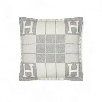Hermès Подушка Avalon 52 см Ecru Gris Clair - фото 1