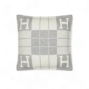 Hermès Подушка Avalon 52 см Ecru Gris Clair - фото 1