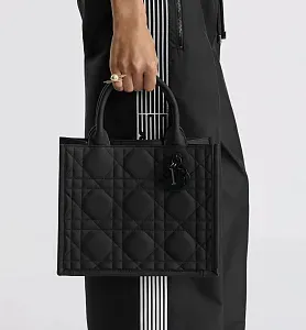 Dior Сумка Book Tote ultra-matte black calfskin маленького формата - фото 3